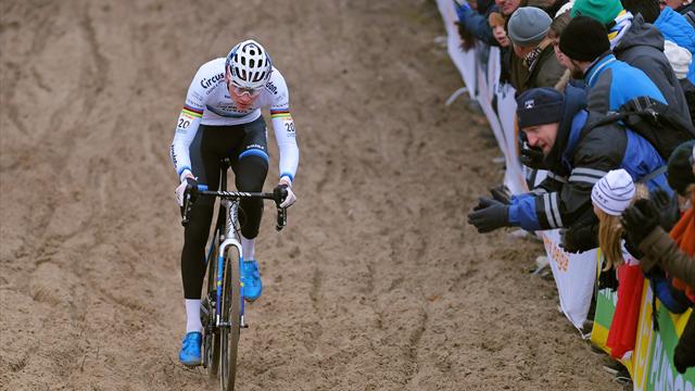 Wereldbekerzege in Koksijde | Mathieu van der Poel declasseert iedereen Wereldbekerzege in Koksijde | Mathieu van der Poel declasseert iedereen