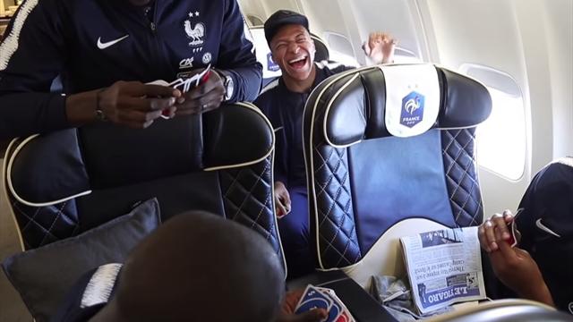 Kanté triche au UNO, gros chambrage, "merci bébé"... Le nouveau zapping des Bleus