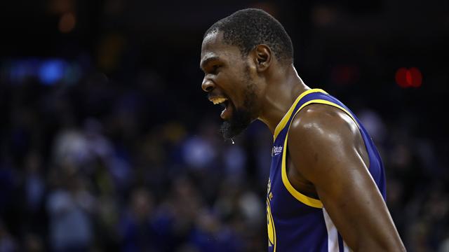 Les Warriors reviennent de loin, Harden prend feu pour rien