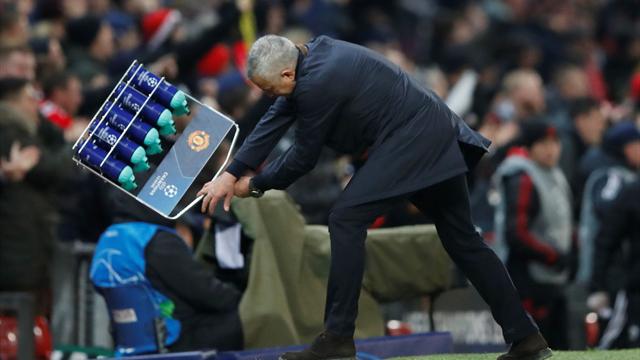 Fellaini con agónico gol clasificó al United a octavos de final