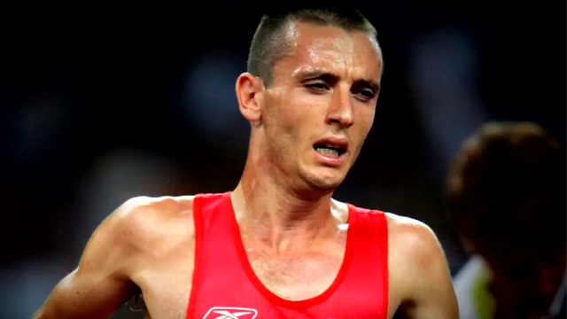La svolta a tavola: il maratoneta Carles Castillejo impara a fare una pasta più gustosa La svolta a tavola: il maratoneta Carles Castillejo impara a fare una pasta più gustosa