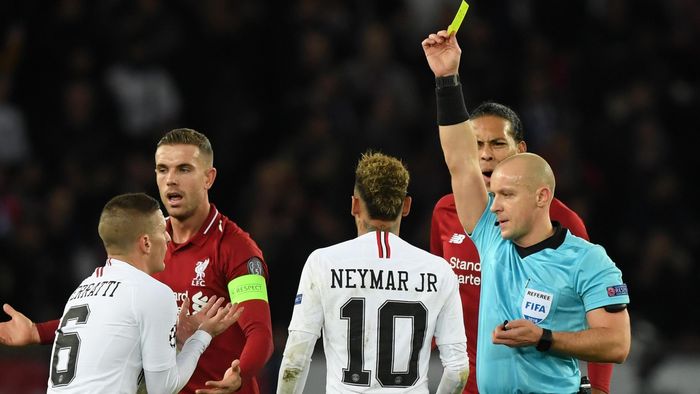Marco Verratti prend un carton jaune lors de PSG-Liverpool