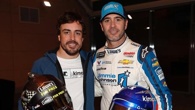 El motivador intercambio de coches entre Fernando Alonso y el campeón de la NASCAR El motivador intercambio de coches entre Fernando Alonso y el campeón de la NASCAR