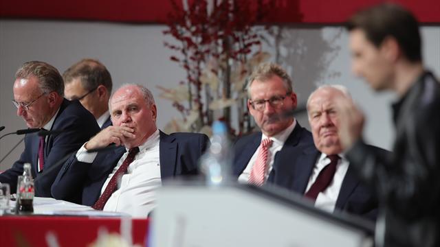 Hier nagelt ein Bayern-Fan gegen Hoeneß: "Der Verein ist nicht Ihr Eigentum!" Hier nagelt ein Bayern-Fan gegen Hoeneß: "Der Verein ist nicht Ihr Eigentum!"