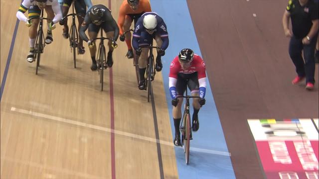 UCI World Cup Berlijn: Matthijs Büchli deklasseert tegenstand op de keirin UCI World Cup Berlijn: Matthijs Büchli deklasseert tegenstand op de keirin