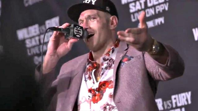 Le show du début à la fin : Fury a même fait chanter la salle de presse