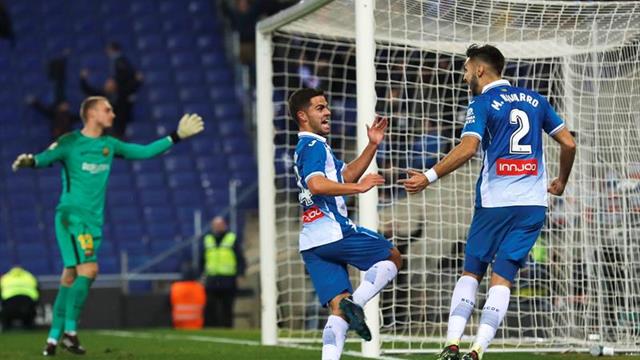 El Espanyol humaniza al Barcelona en el RCDE Stadium