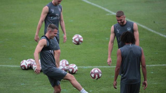 Holding, central del Arsenal, se rompe el ligamento cruzado anterior