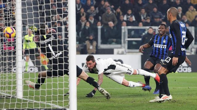 Juve remain unbeaten as Mandzukic heads derby winner