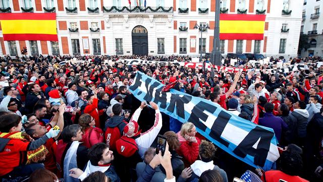 La hinchada de River Plate conquista la Puerta del Sol con un banderazo multitudinario La hinchada de River Plate conquista la Puerta del Sol con un banderazo multitudinario