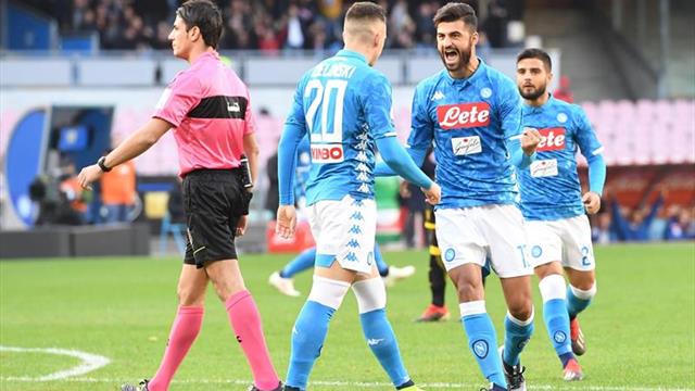El Nápoles golea al Frosinone, sigue estela del Juventus y se aleja del Inter