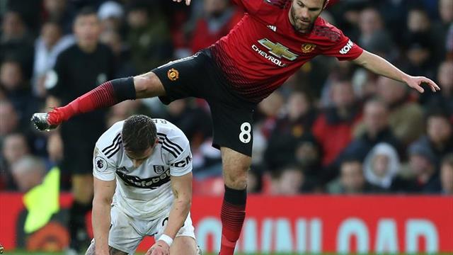 Mata reconduce el rumbo del United