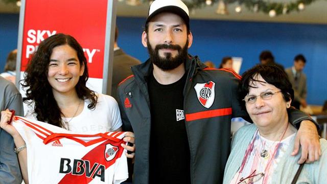 Simpatizantes de Boca y River viajan para llegar a la final de Madrid