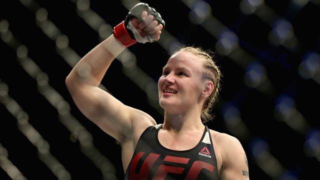 Шевченко завоевала титул UFC в наилегчайшем весе и отметила победу зажигательным танцем
