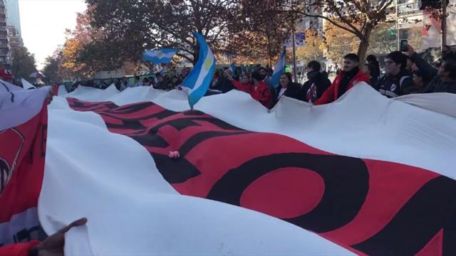 Así comenzó el banderazo de River Plate en la fan zone al norte del Santiago Bernabéu Así comenzó el banderazo de River Plate en la fan zone al norte del Santiago Bernabéu