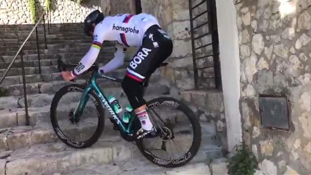Peter Sagan, che funambolo: a Maiorca "salta" 30 gradini con la bicicletta Peter Sagan, che funambolo: a Maiorca "salta" 30 gradini con la bicicletta