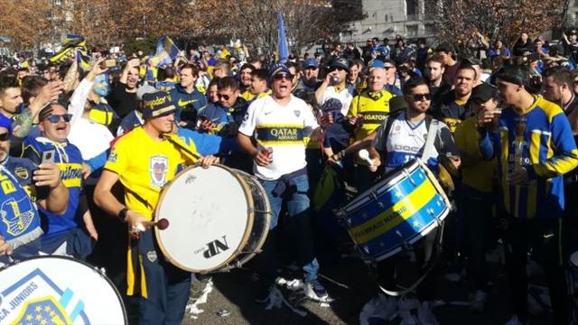 Espectacular animación de la hinchada de Boca Juniors en la fan zone xeneize Espectacular animación de la hinchada de Boca Juniors en la fan zone xeneize