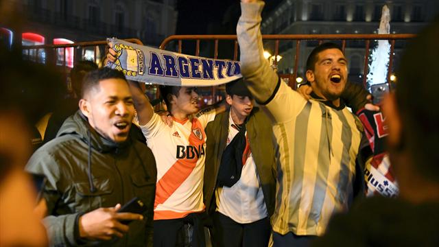 Cientos de aficionados de River celebran el título en la Puerta de Sol sin incidentes Cientos de aficionados de River celebran el título en la Puerta de Sol sin incidentes