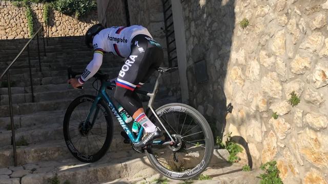 Monstruosidad de Peter Sagan con su bici de carretera: ¡Sube 30 escalones seguidos! Monstruosidad de Peter Sagan con su bici de carretera: ¡Sube 30 escalones seguidos!