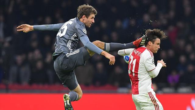 Müller squalificato per due turni per il fallo su Tagliafico: salterà le gare con il Liverpool