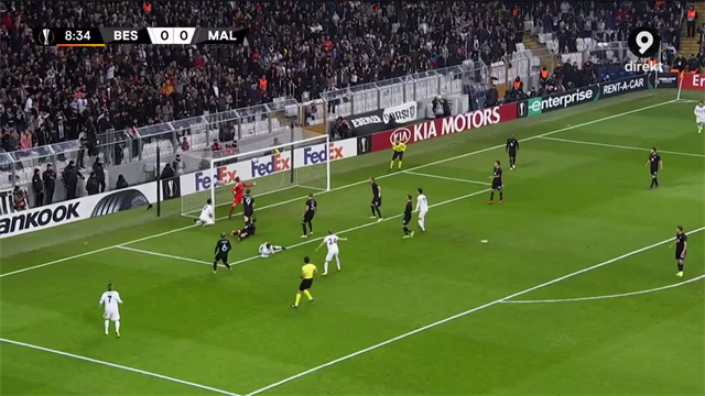 Otrolig dubbelchans för Besiktas - träffar stolpen och ribban Otrolig dubbelchans för Besiktas - träffar stolpen och ribban