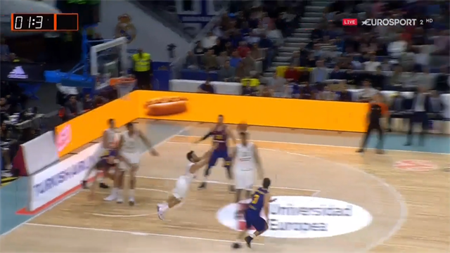 Campazzo come Doncic! Canestro dalla propria area allo scadere nel Clasico Campazzo come Doncic! Canestro dalla propria area allo scadere nel Clasico