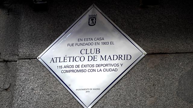 La placa en homenaje al Atlético que ya luce en el edificio donde se gestó su nacimiento La placa en homenaje al Atlético que ya luce en el edificio donde se gestó su nacimiento