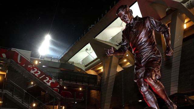 Une statue de Raymond Kopa inaugurée sur le parvis du stade Auguste-Delaune