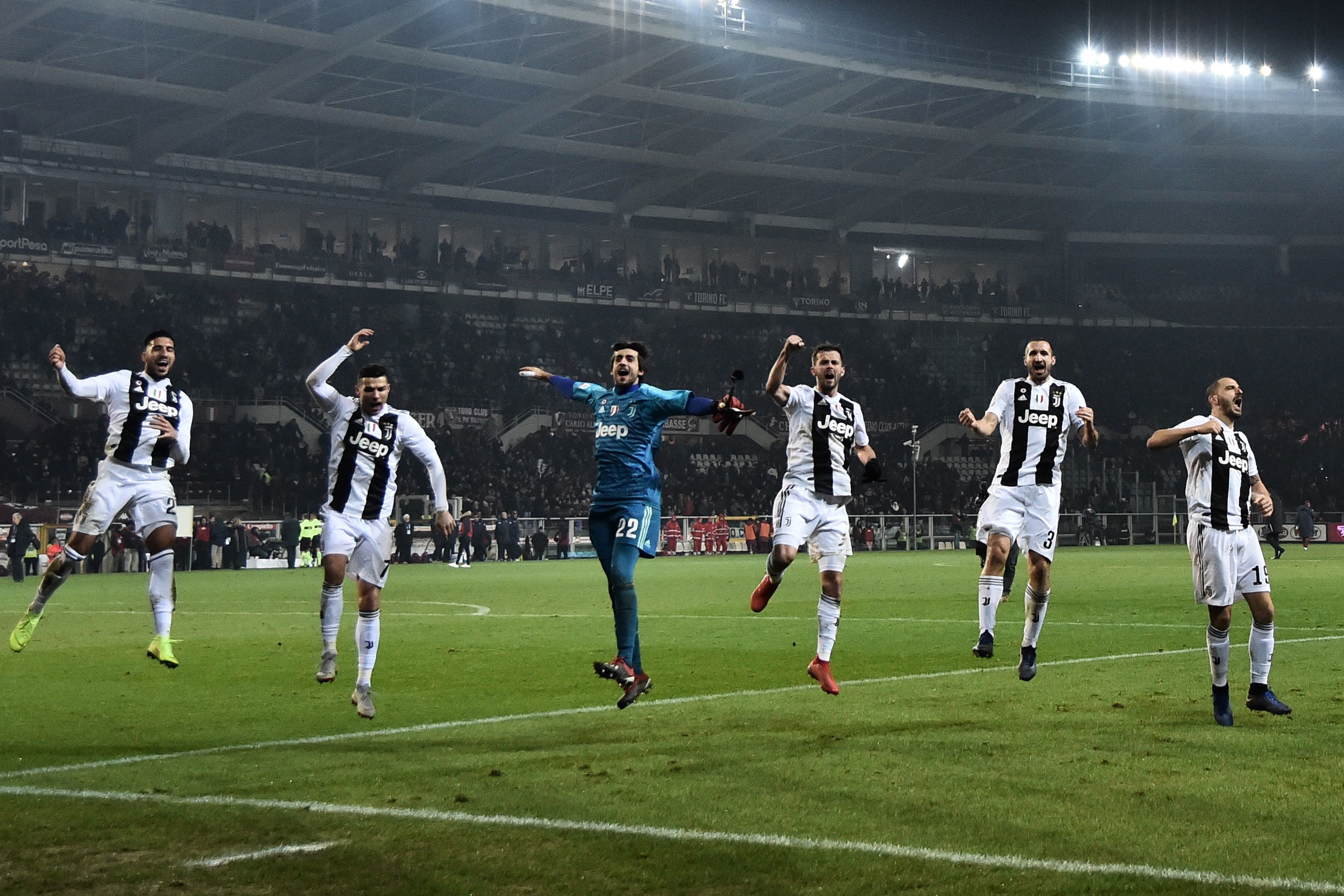 Emre Can, Cristiano Ronaldo, Mattia Perin, Miralem Pjanic, Giorgio Chiellini, Leonardo Bonucci (Juventus) en Serie A le 15 décembre 2018