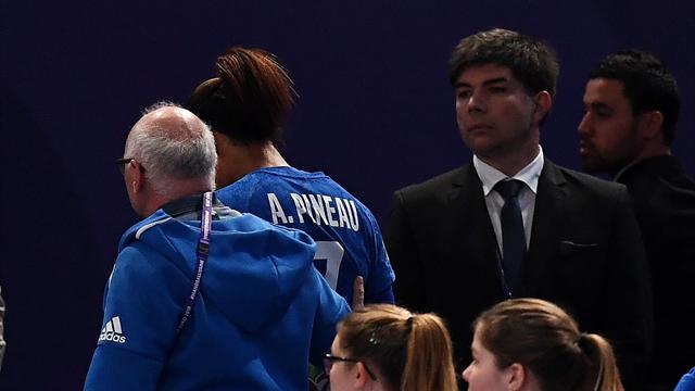 Pineau n'a pas digéré son expulsion : "Les arbitres m'ont volé quelque chose ce soir"