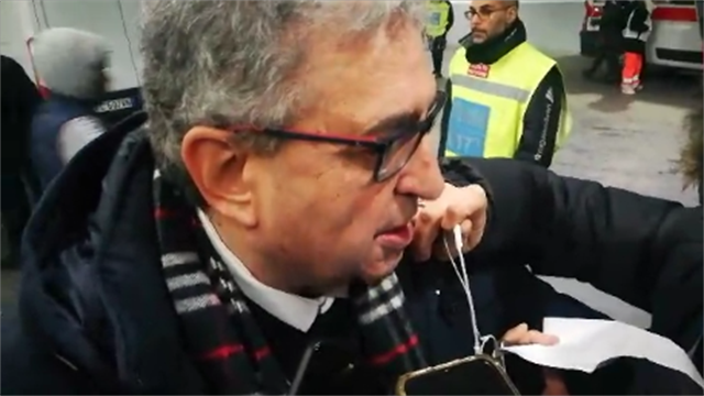 Perinetti: "Il rigore? Si insegna ai bambini, è stato un regalo di Natale. Florenzi l'unico onesto" Perinetti: "Il rigore? Si insegna ai bambini, è stato un regalo di Natale. Florenzi l'unico onesto"