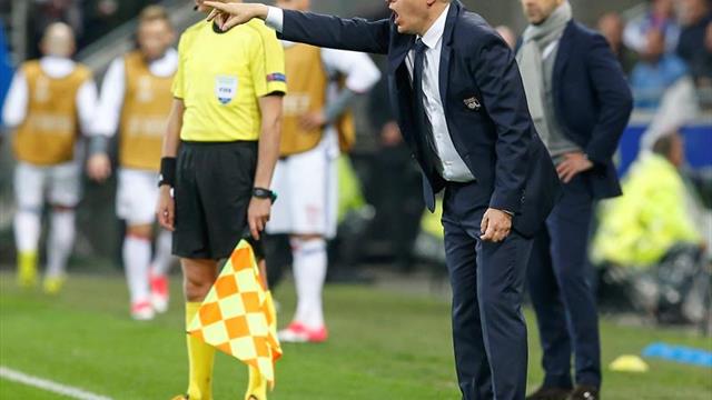 El entrenador del Lyon cree que hay que dar "el 150 %" para ganar al Barça