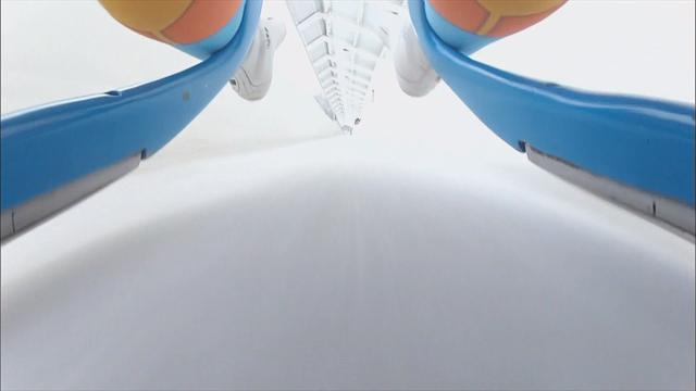 La espectacular visión de un descenso de luge desde una cámara instalada en el propio trineo La espectacular visión de un descenso de luge desde una cámara instalada en el propio trineo