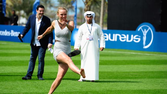 Zapping de Noël : le top 5 des stars du tennis qui s'essayent au foot Zapping de Noël : le top 5 des stars du tennis qui s'essayent au foot