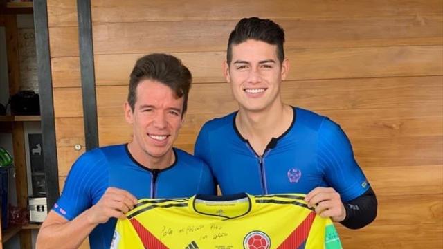 James Rodríguez cambia el balón por el ciclismo con Rigoberto Urán