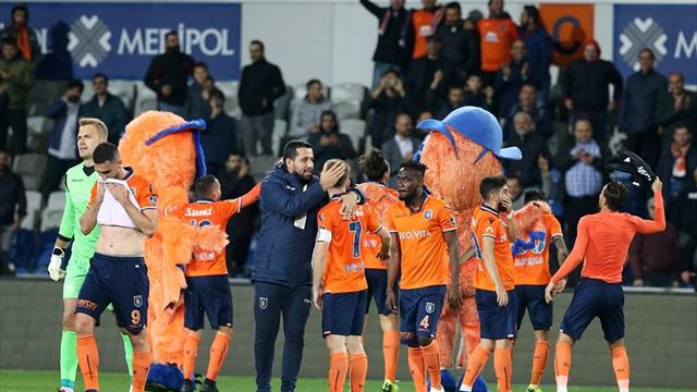 Medipol Başakşehir liderliğini sürdürdü