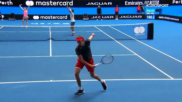 Er kann's nicht fassen! Alizé Cornet schlägt Ass gegen Alex Zverev Er kann's nicht fassen! Alizé Cornet schlägt Ass gegen Alex Zverev