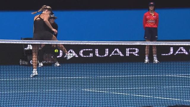 Genial: Kerber bereitet Punkt mit Tweener vor Genial: Kerber bereitet Punkt mit Tweener vor