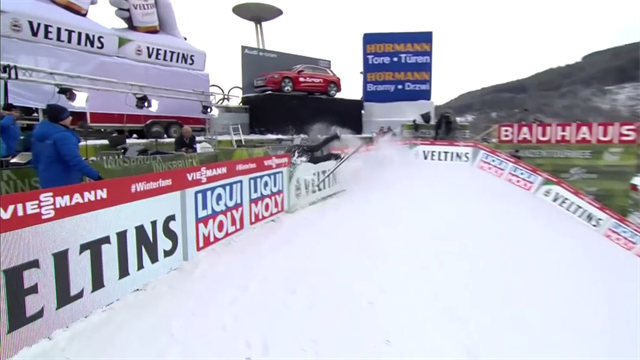 Tremendo accidente en los entrenos de los saltos de esquí de Innsbruck ¡No calculó la frenada! Tremendo accidente en los entrenos de los saltos de esquí de Innsbruck ¡No calculó la frenada!