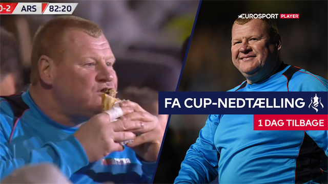 FA Cup-nedtælling: Da Sutton-keeperen Wayne Shaw spiste tærte midt i en kamp mod Arsenal FA Cup-nedtælling: Da Sutton-keeperen Wayne Shaw spiste tærte midt i en kamp mod Arsenal
