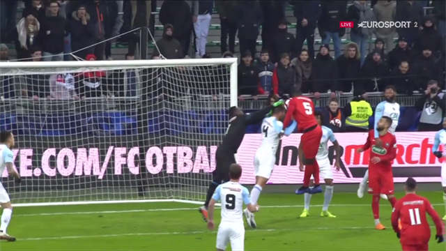 Ngwabije punit l'OM et Mandanda : 1-0 pour Andrézieux Ngwabije punit l'OM et Mandanda : 1-0 pour Andrézieux