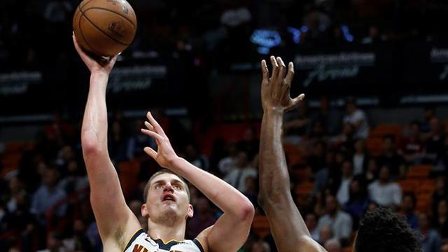 121-100. Otra noche estelar de Jokic con triple-doble da triunfo a Nuggets