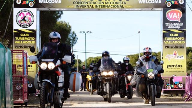 Pingüinos 2019 "planta cara" al frío y ya desprende camaradería y olor a leña