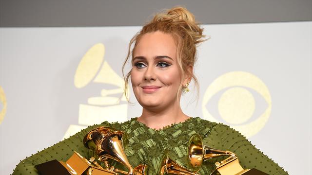Российские клубы поддержали #AdeleChallenge – он призывает певицу не уходить со сцены