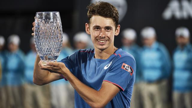 Une bataille de cogneurs et De Minaur soulève sa première coupe à la maison Une bataille de cogneurs et De Minaur soulève sa première coupe à la maison