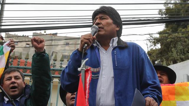 Evo Morales desea la "rápida recuperación" de Maradona tras su operación