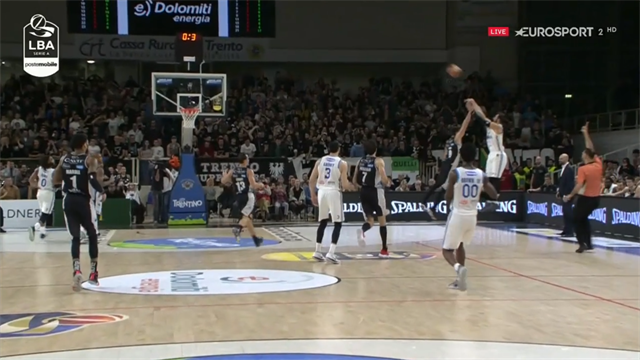 Moraschini la vince allo scadere e Brindisi vola alle Final Eight di Coppa Italia! Moraschini la vince allo scadere e Brindisi vola alle Final Eight di Coppa Italia!