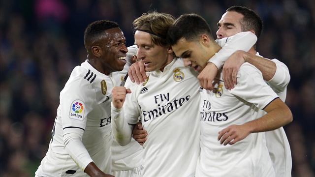 Il Real Madrid gioca solo un tempo, ma viene salvato dall'ex Ceballos: 2-1 in casa del Betis