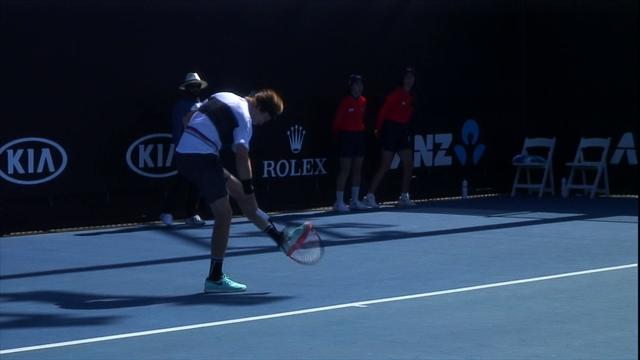 Et la première raquette cassée revient à ... Rublev Et la première raquette cassée revient à ... Rublev