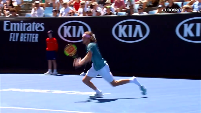 Auf Socken chancenlos: Tsitsipas verliert Schuh bei Antritt Auf Socken chancenlos: Tsitsipas verliert Schuh bei Antritt